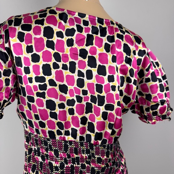 INC International Concepts Silk Blouse Sz 6 Smocked V-Neck‎  Giraffe Pattern - Picture 12 of 14